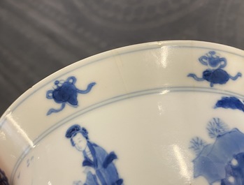 Twee Chinese blauw-witte kommen, Kangxi